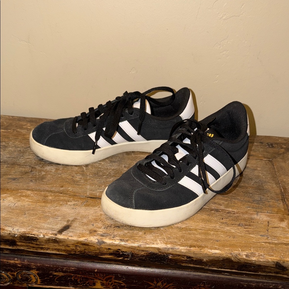 Adidas Black and White Gazelle Suede Sneakers Size 8 women’s (6.5 men’s)